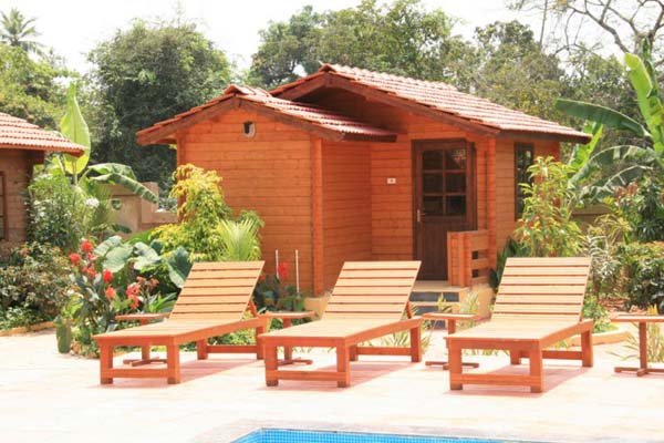 Winter Green Cottage facing the Gardenia Pool